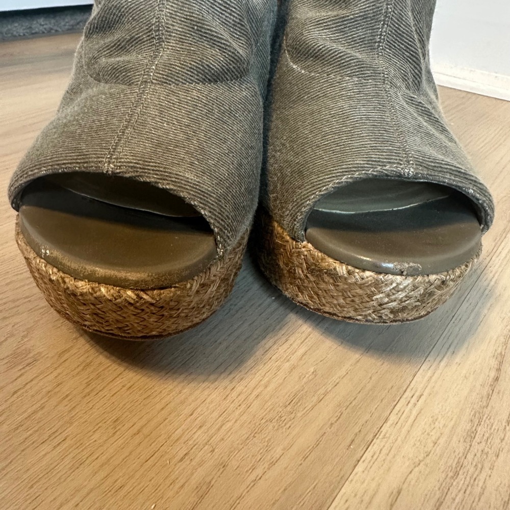 Stuart Weitzman‎ Glover Women's Size 7 Charcoal Stretch Wedge Platform Sandals - Picture 5 of 9